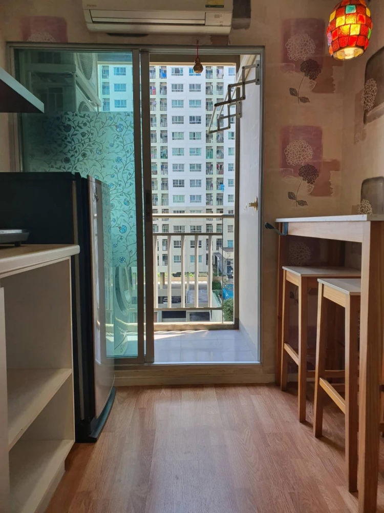 For rent: Lumpini Ville Naklua - Wongamat. A good-sized room with a well-designed layout, including a relaxation area, workspace, kitchen area, and a