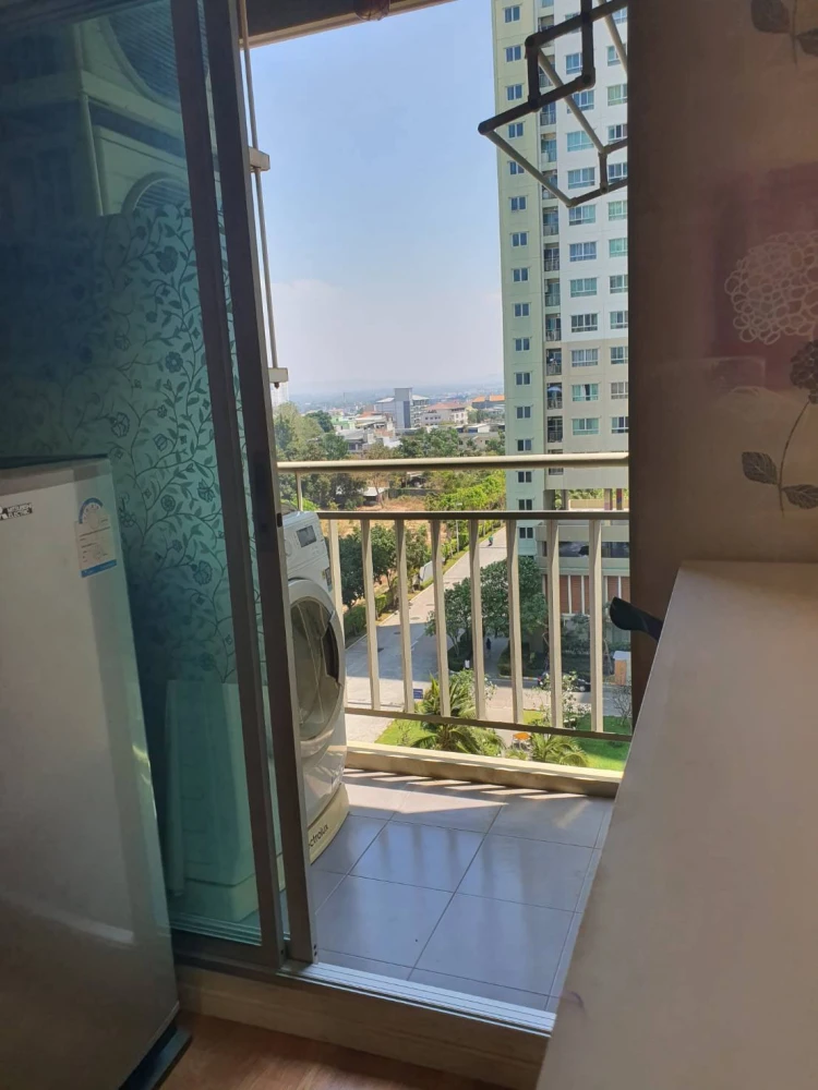 For rent: Lumpini Ville Naklua - Wongamat. A good-sized room with a well-designed layout, including a relaxation area, workspace, kitchen area, and a