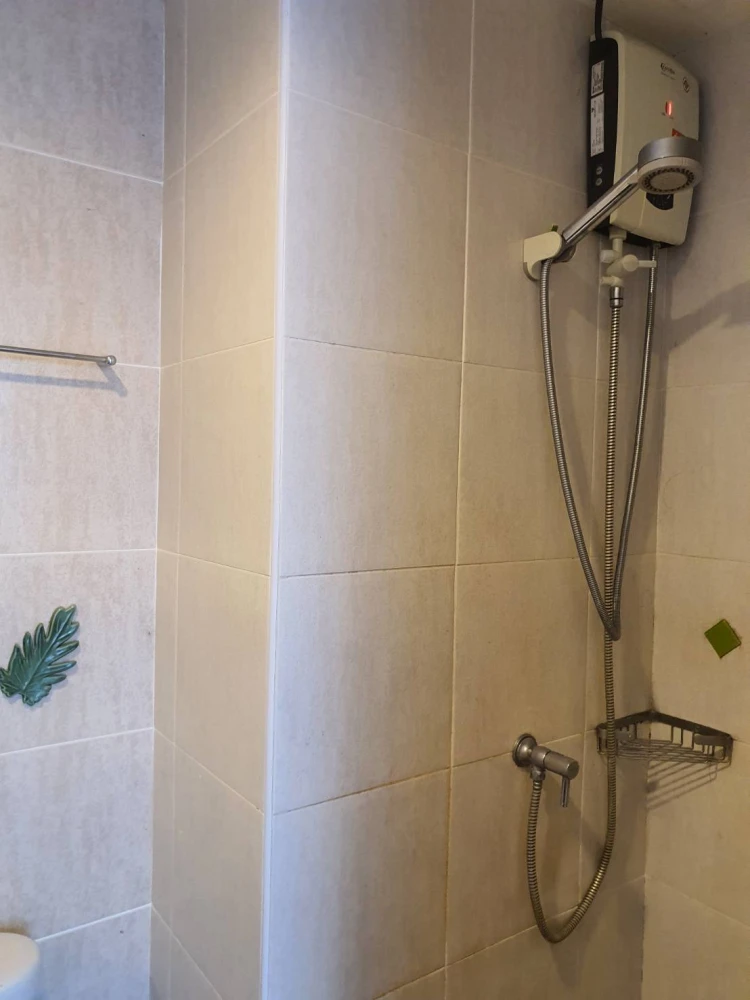 For rent: Lumpini Ville Naklua - Wongamat. A good-sized room with a well-designed layout, including a relaxation area, workspace, kitchen area, and a