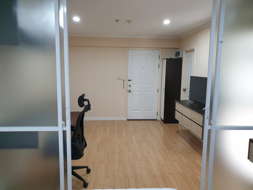 For rent: Lumpini Ville Prachachuen - Pongphet, 1 bedroom unit, fully furnished, high floor with good ventilation, complete amenities. This price is h