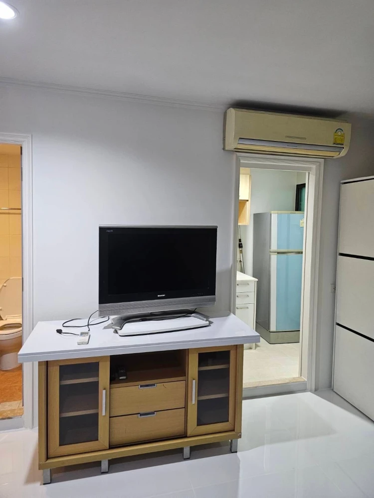 For rent: Lumpini Ville Phahonyothin-Sutthisan, 4th floor, fully furnished room, ready to move in, hurry and book now, urgent!