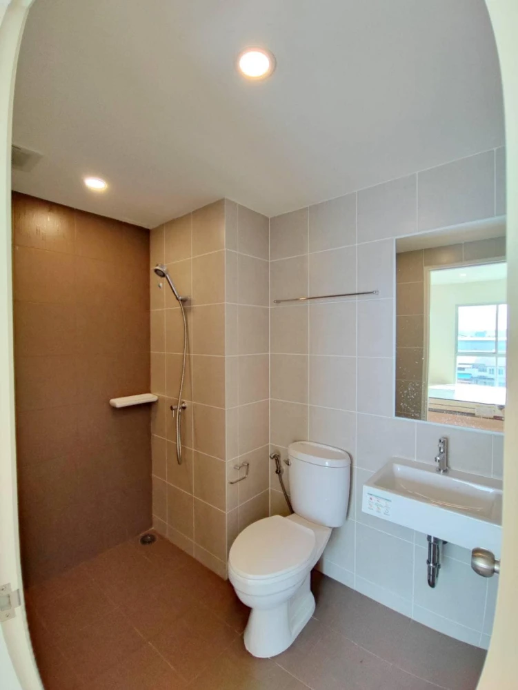 For rent: Lumpini Ville Sukhumvit 101/1-Punnawitthi, 7th floor, spacious room, 2 bedrooms, 2 bathrooms, complete electrical appliances, meets all need