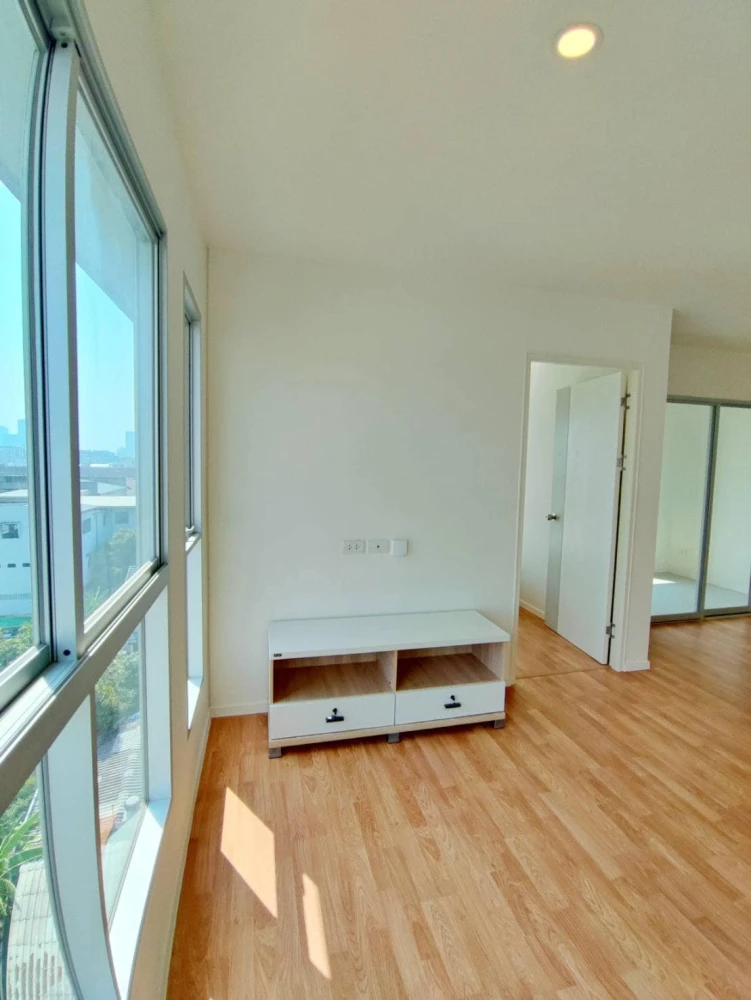 For rent: Lumpini Ville Sukhumvit 101/1-Punnawitthi, 7th floor, spacious room, 2 bedrooms, 2 bathrooms, complete electrical appliances, meets all need