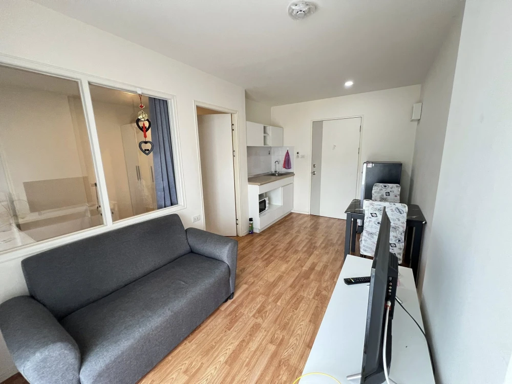 For rent: Lumpini Ville Sukhumvit 101/1-Punnawitthi, Building B, 3rd floor, bright and comfortable room, fully furnished, just bring your bags and mov