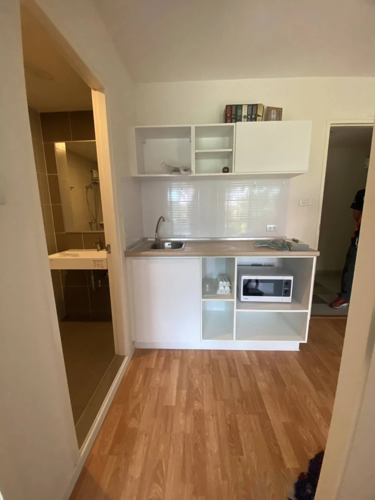 For rent: Lumpini Ville Sukhumvit 76 - Bearing Station, 2nd floor, one-bedroom unit. Fully furnished with appliances, ready to move in.