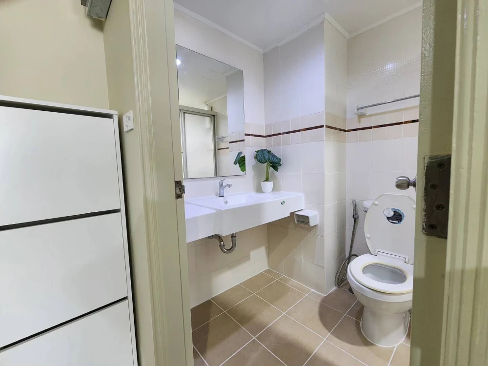 For rent: Lumpini Ville Sukhumvit 77, high floor unit, fully furnished, spacious and comfortable. Book now!