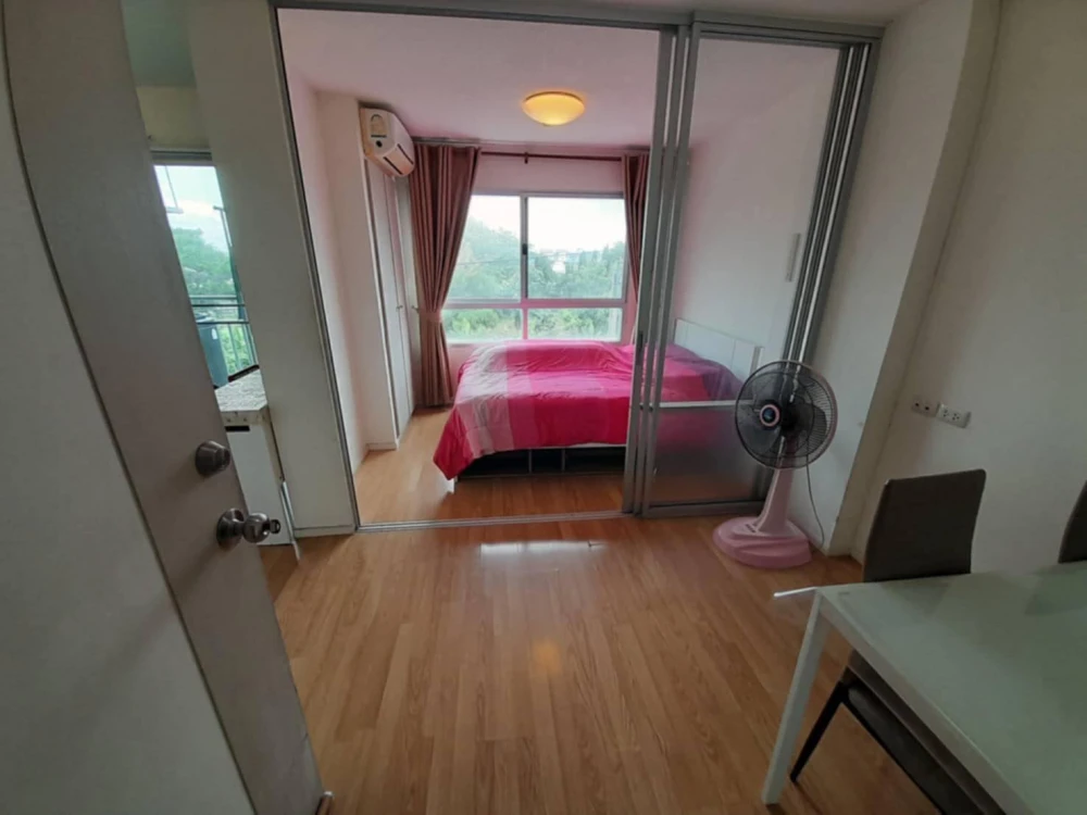 For rent: Lumpini Ville On Nut - Lat Krabang, Building D, 4th floor, fully furnished, ready to move in, garden view. Hurry, it'll be gone soon.