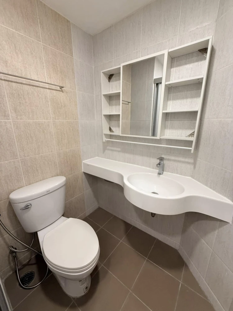 For rent: Lumpini Ville Onnut 46. The unit is partitioned into separate, clearly defined zones. Great value! Don't miss out!