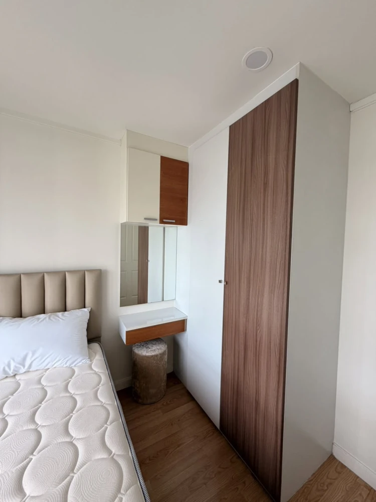 For rent: Lumpini Ville Chaengwattana-Pak Kret, private balcony with city and swimming pool views, fully furnished with appliances, ready to move in.