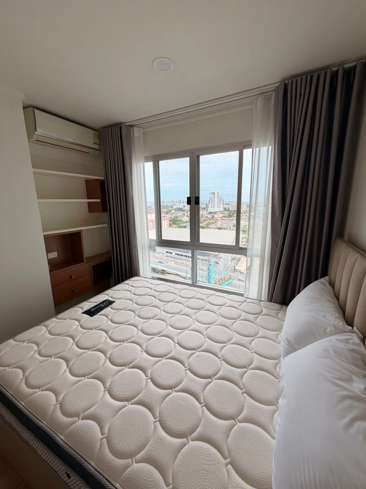 For rent: Lumpini Ville Chaengwattana-Pak Kret, private balcony with city and swimming pool views, fully furnished with appliances, ready to move in.