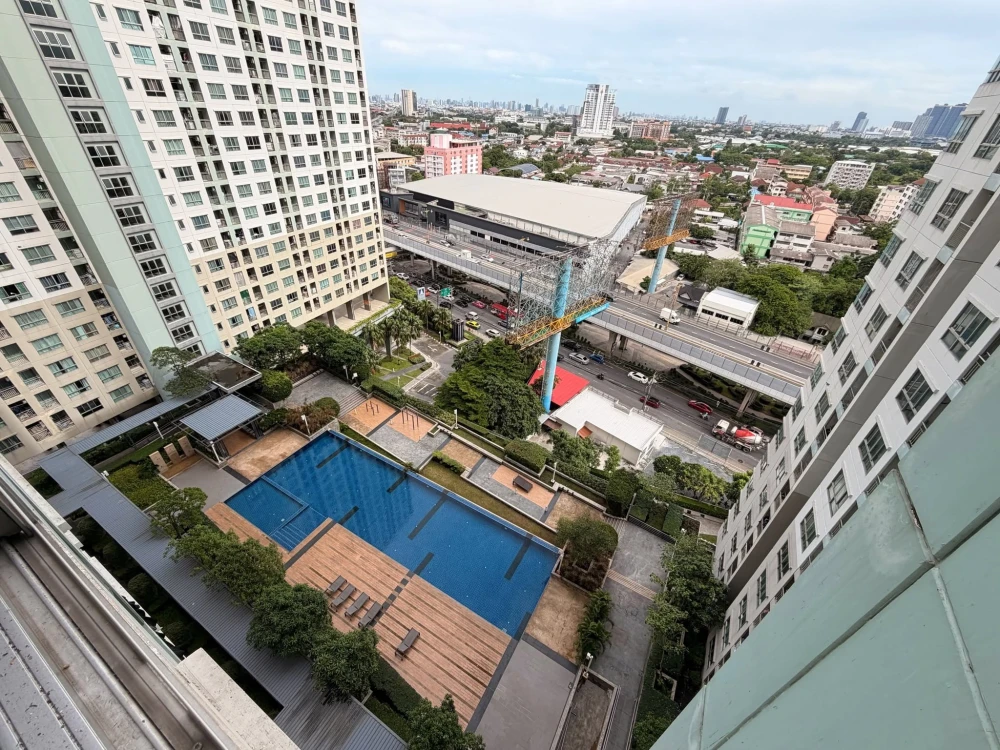 For rent: Lumpini Ville Chaengwattana-Pak Kret, private balcony with city and swimming pool views, fully furnished with appliances, ready to move in.