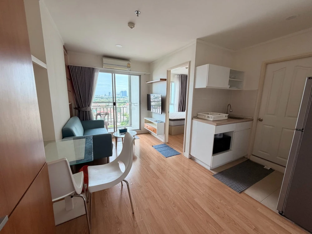 For rent: Lumpini Ville Chaengwattana-Pak Kret, private balcony with city and swimming pool views, fully furnished with appliances, ready to move in.