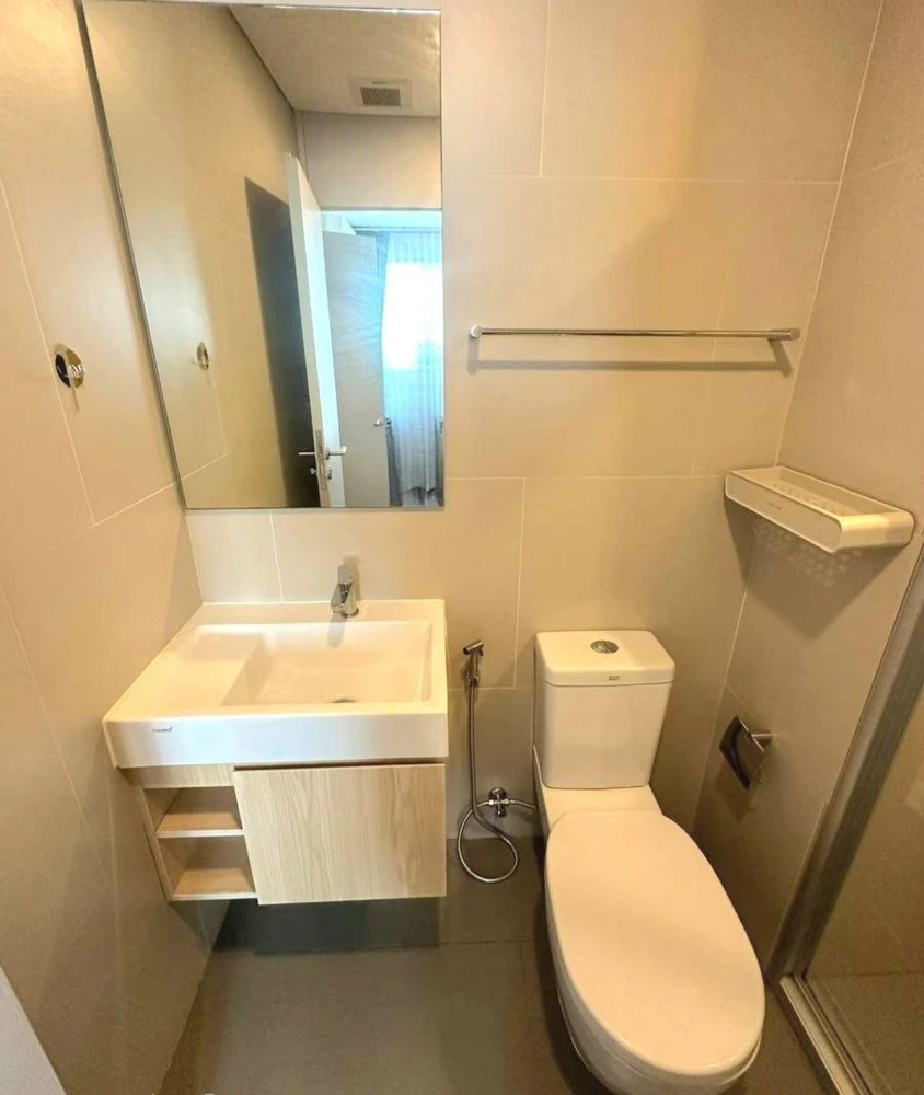 For rent: Lumpini Suite Makkasan, ready to move in, 23rd floor, high view, comes with amenities. You must not miss it.