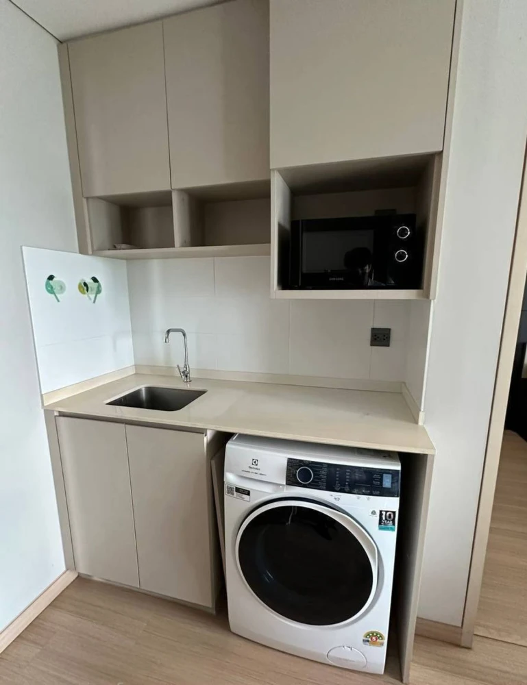 For rent: Lumpini Suite Makkasan, ready to move in, 23rd floor, high view, comes with amenities. You must not miss it.
