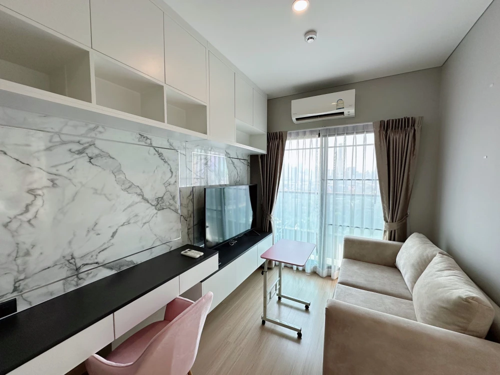 For rent: Lumpini Suite Phetchaburi-Makkasan, high floor unit, fully furnished with built-in furniture and all appliances. Just bring your suitcase an