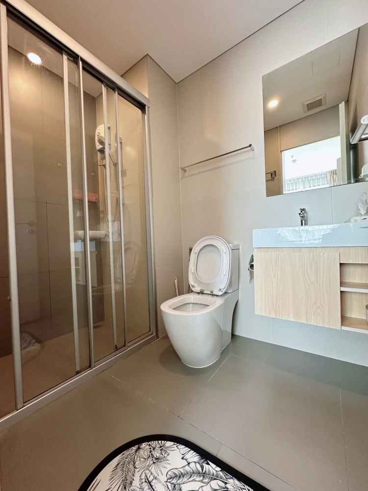 For rent: Lumpini Suite Phetchaburi-Makkasan, high floor unit, fully furnished with built-in furniture and all appliances. Just bring your suitcase an
