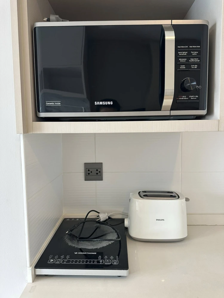 For rent: Lumpini Suite Phetchaburi-Makkasan, high floor unit, fully furnished with built-in furniture and all appliances. Just bring your suitcase an