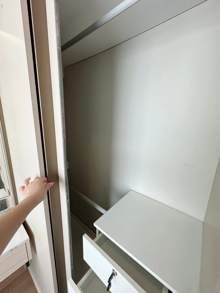 For rent: Lumpini Suite Phetchaburi-Makkasan, high floor unit, fully furnished with built-in furniture and all appliances. Just bring your suitcase an
