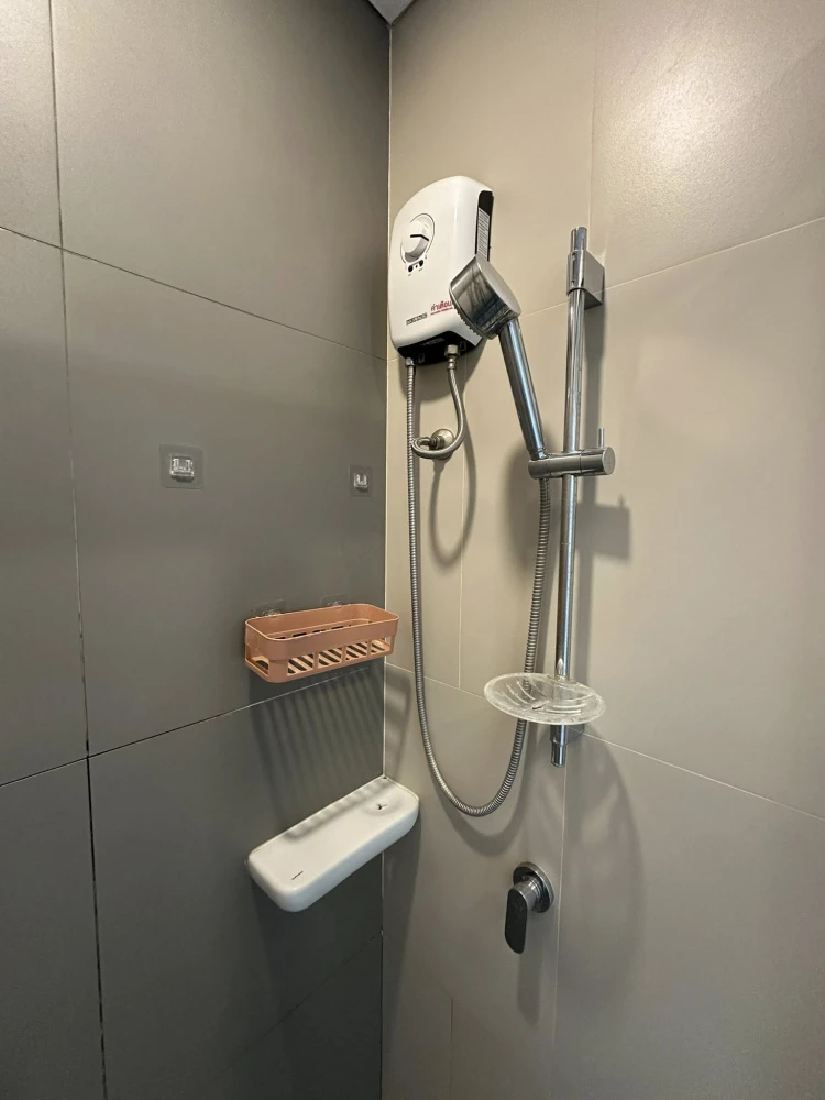 For rent: Lumpini Suite Phetchaburi-Makkasan, high floor unit, fully furnished with built-in furniture and all appliances. Just bring your suitcase an