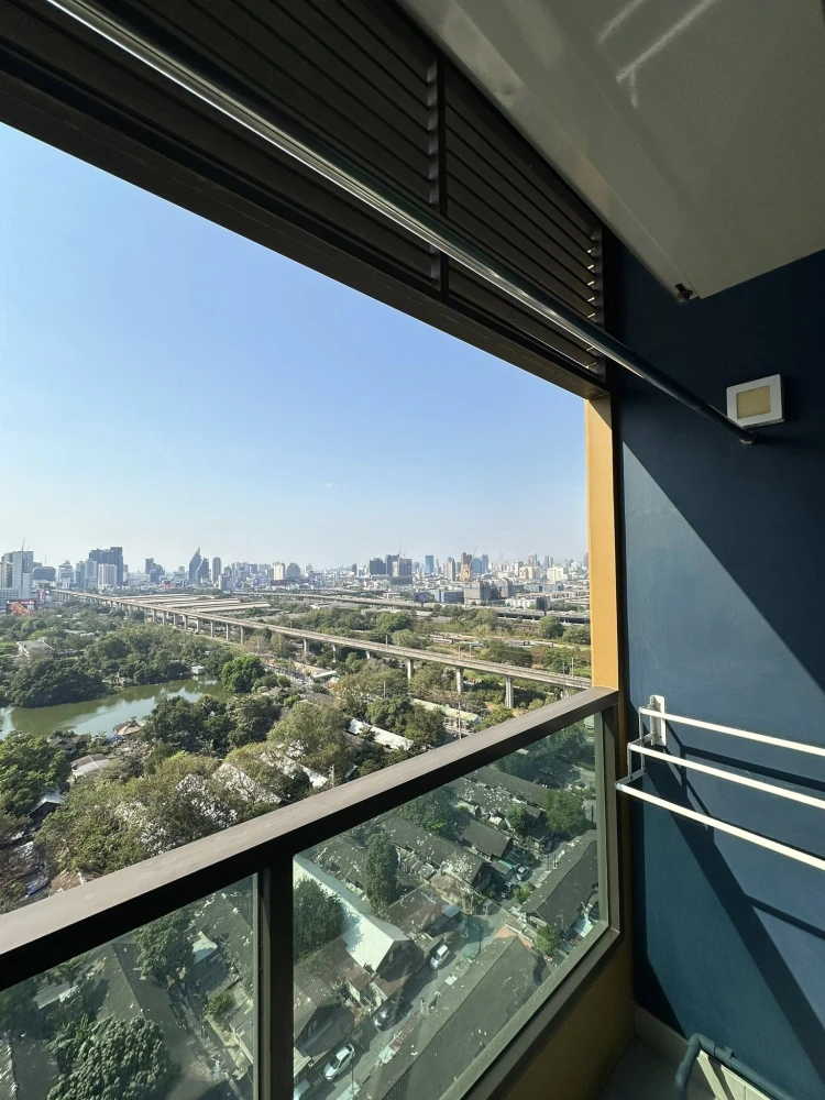 For rent: Lumpini Suite Phetchaburi-Makkasan, high floor unit, fully furnished with built-in furniture and all appliances. Just bring your suitcase an