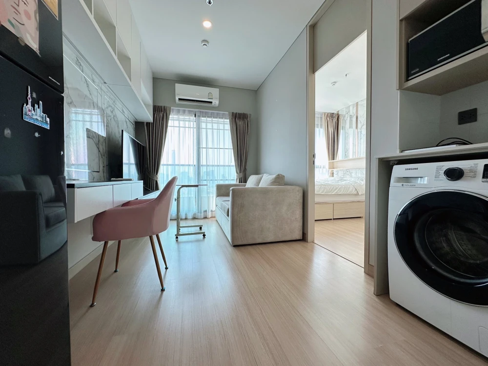 For rent: Lumpini Suite Phetchaburi-Makkasan, high floor unit, fully furnished with built-in furniture and all appliances. Just bring your suitcase an