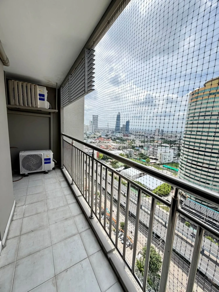 For Rent: Lumpini Place Narathiwas-Chaopraya. Spacious, comfortable, and airy unit located on a very high floor. Fully furnished and ready to move in.