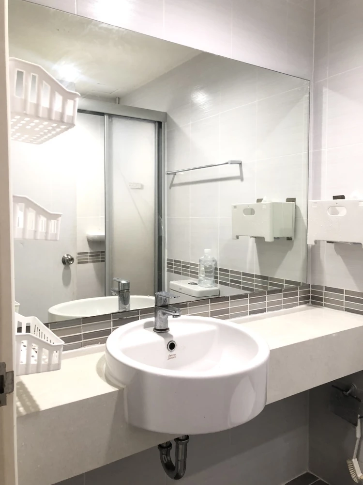 For rent: Lumpini Place Borommaratchachonnani - Pinklao. Ready to move in, fully furnished, high floor, spacious room. Book now!