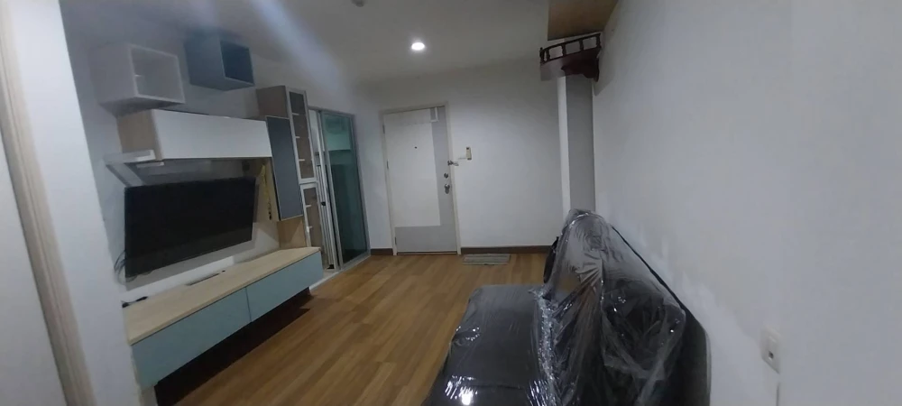 For rent: Lumpini Place Borommaratchachonnani - Pinklao. Ready to move in, fully furnished, high floor, spacious room. Book now!
