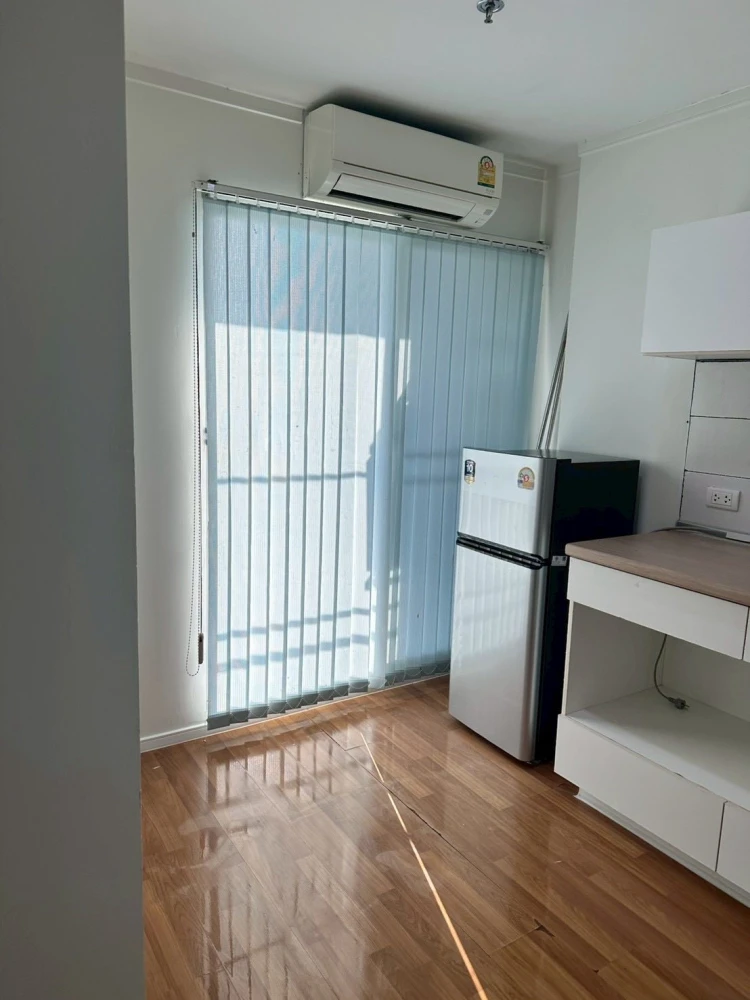 For rent: Lumpini Place Borommaratchachonnani - Pinklao. Ready-to-move-in unit, high floor, fully furnished, affordable price. Book now!