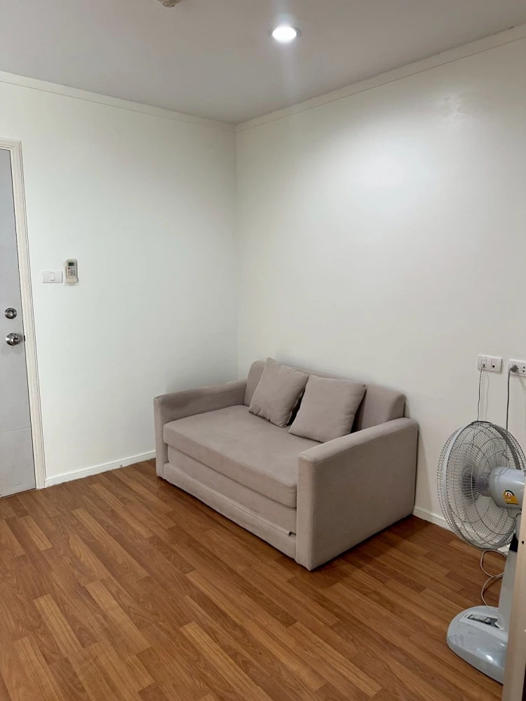 For rent: Lumpini Place Borommaratchachonnani - Pinklao. Ready-to-move-in unit, high floor, fully furnished, affordable price. Book now!