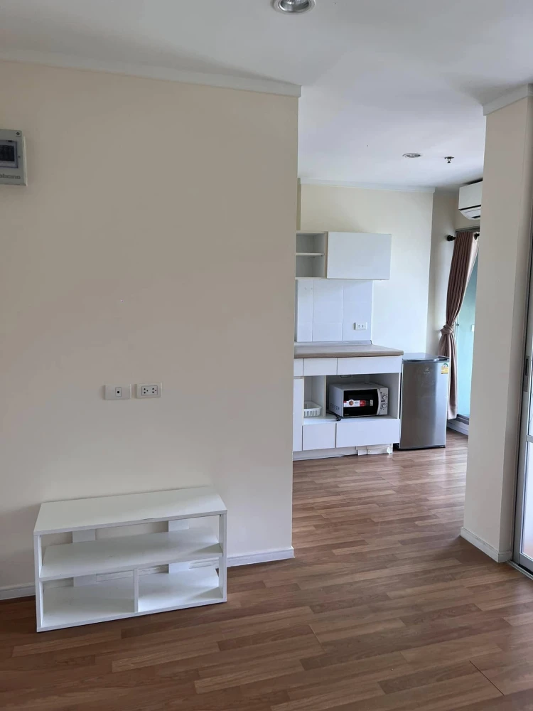 For rent: Lumpini Place Borommaratchachonnani - Pinklao, room on the 2nd floor, view of trees, not exposed to sunlight, very shady and cool, move now,