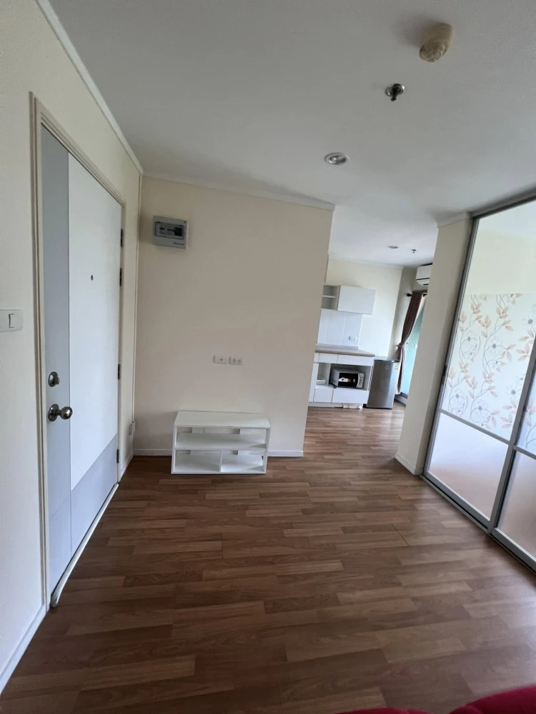 For rent: Lumpini Place Borommaratchachonnani - Pinklao, room on the 2nd floor, view of trees, not exposed to sunlight, very shady and cool, move now,