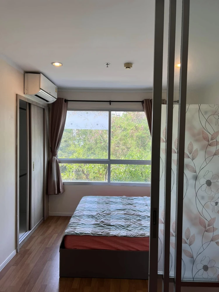 For rent: Lumpini Place Borommaratchachonnani - Pinklao, room on the 2nd floor, view of trees, not exposed to sunlight, very shady and cool, move now,