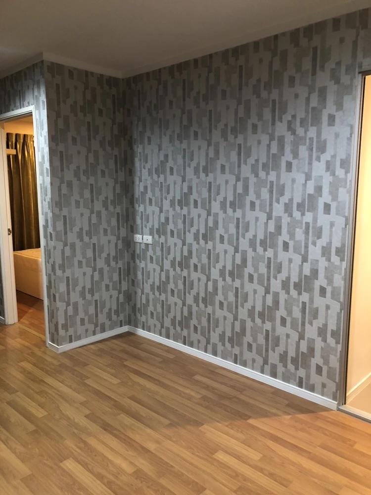 For rent: Lumpini Place Borommaratchachonnani - Pinklao, decorated with beautiful wallpaper throughout the room, good view, ready to move in.
