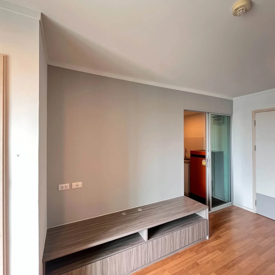 For rent: Lumpini Place Borommaratchachonnani Pinklao, a nice room on the 12th floor, with a high view, a great price. I must say that you must not mi