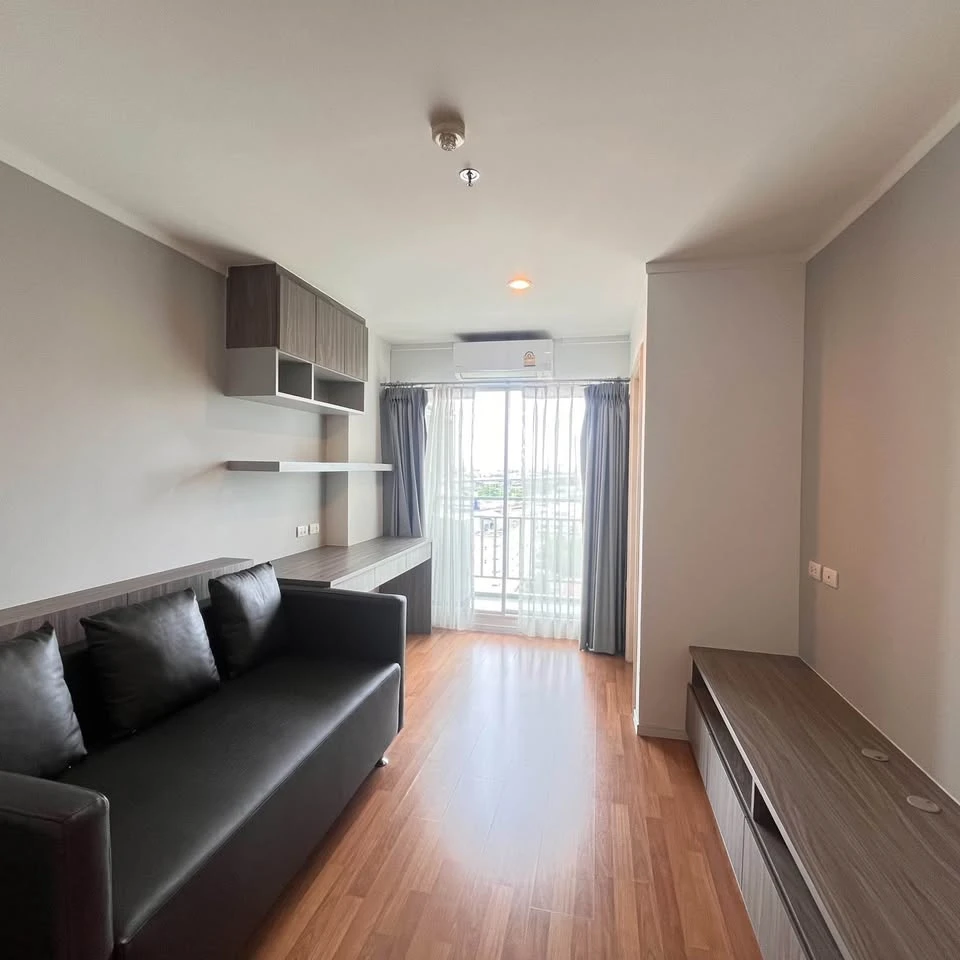 For rent: Lumpini Place Borommaratchachonnani Pinklao, a nice room on the 12th floor, with a high view, a great price. I must say that you must not mi
