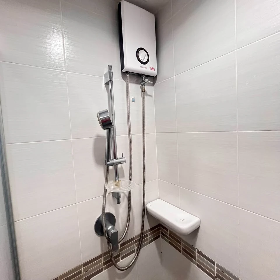 For rent: Lumpini Place Borommaratchachonnani Pinklao, a nice room on the 12th floor, with a high view, a great price. I must say that you must not mi