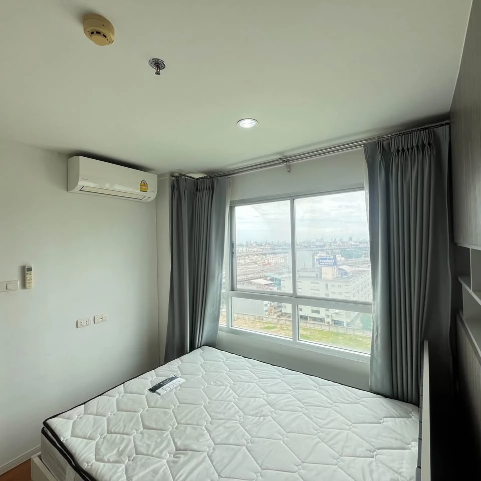 For rent: Lumpini Place Borommaratchachonnani Pinklao, a nice room on the 12th floor, with a high view, a great price. I must say that you must not mi
