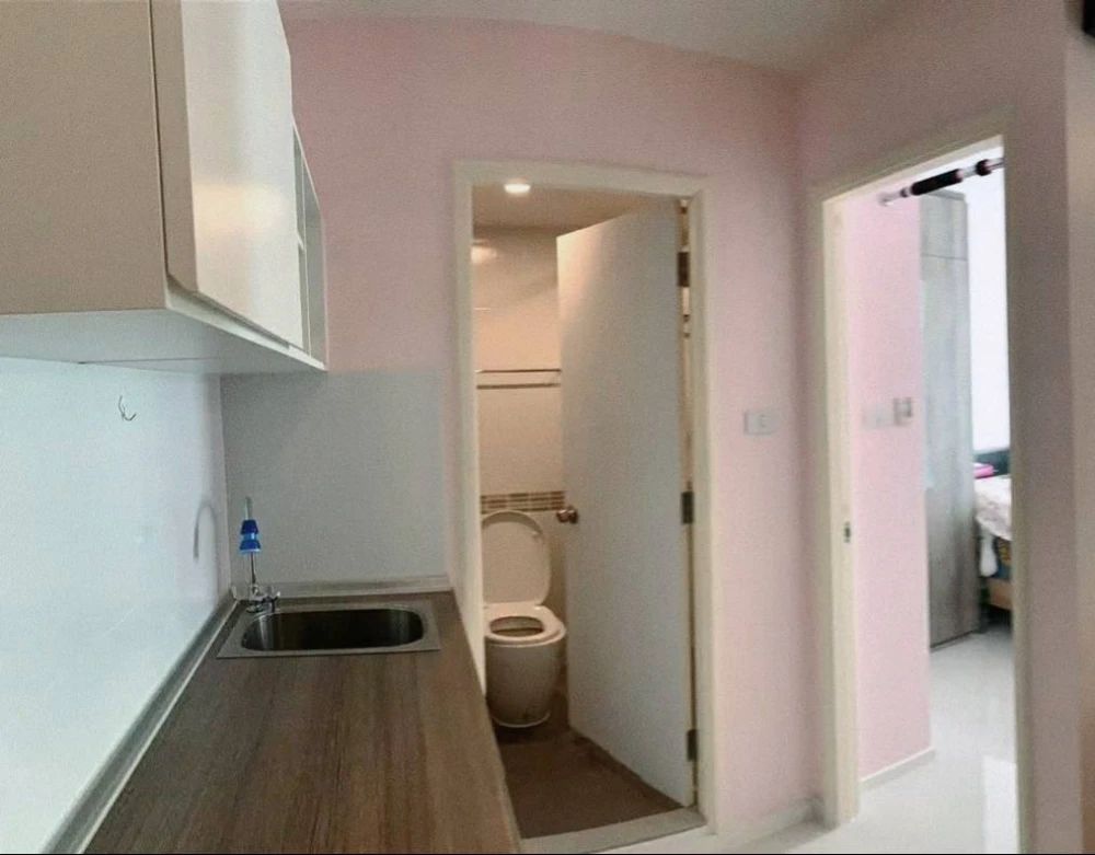For rent: Lumpini Place Bangna Km.3. Ready-to-move-in room at an affordable price. Just bring your belongings and move in!
