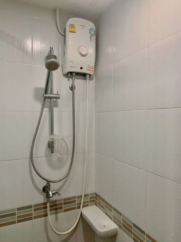 For rent: Lumpini Place Bangna Km.3. Ready-to-move-in room at an affordable price. Just bring your belongings and move in!