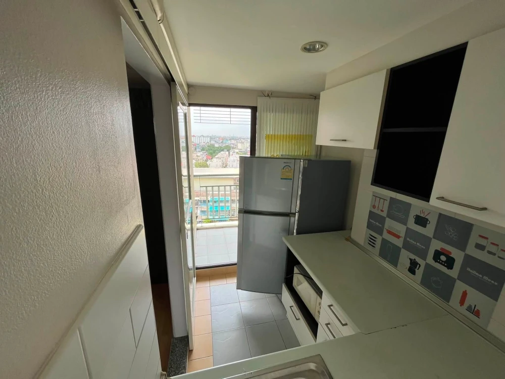For rent: Lumpini Place Pinklao 2, 11th floor, 31 sq m. Fully furnished. Comfortable and spacious. Don't miss out!