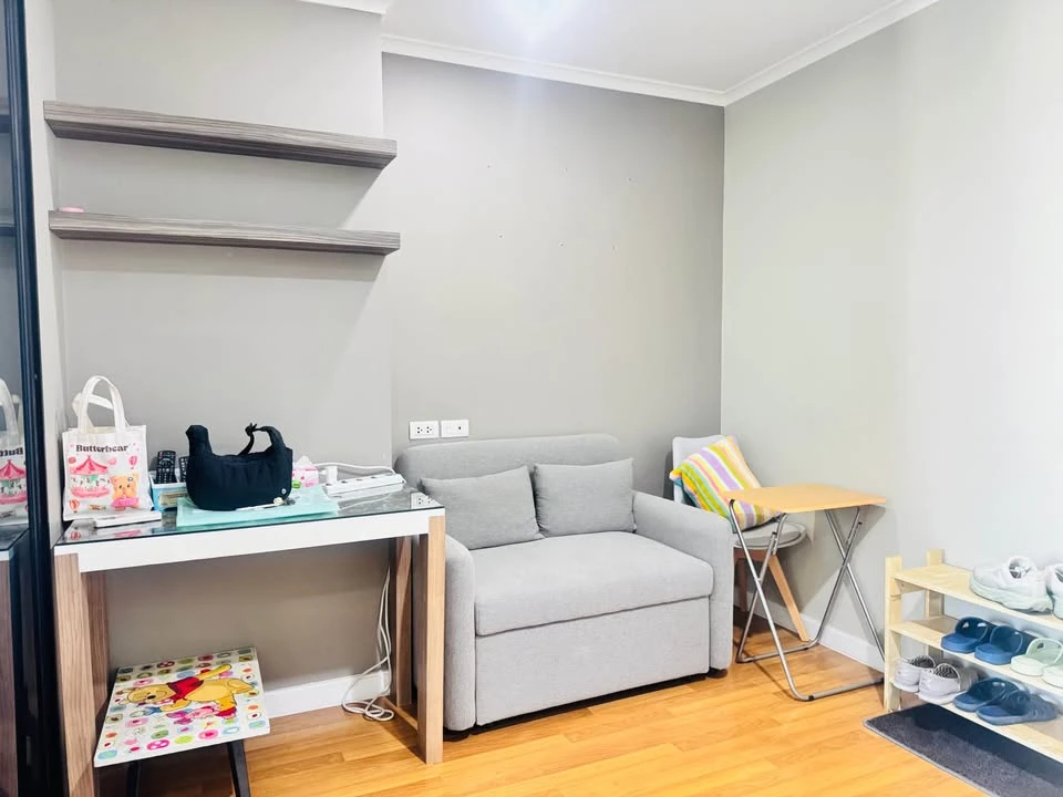 For rent: Lumpini Place Rama 4 - Kluaynamthai, high floor unit, comfortable and fully furnished, city view. Book now!