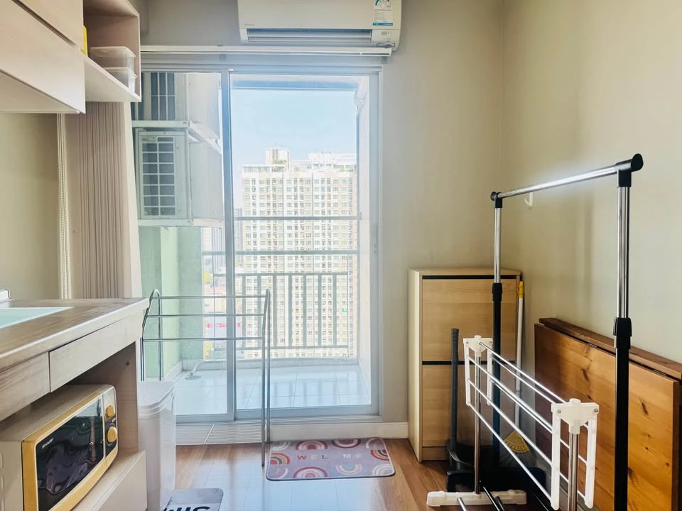 For rent: Lumpini Place Rama 4 - Kluaynamthai, high floor unit, comfortable and fully furnished, city view. Book now!