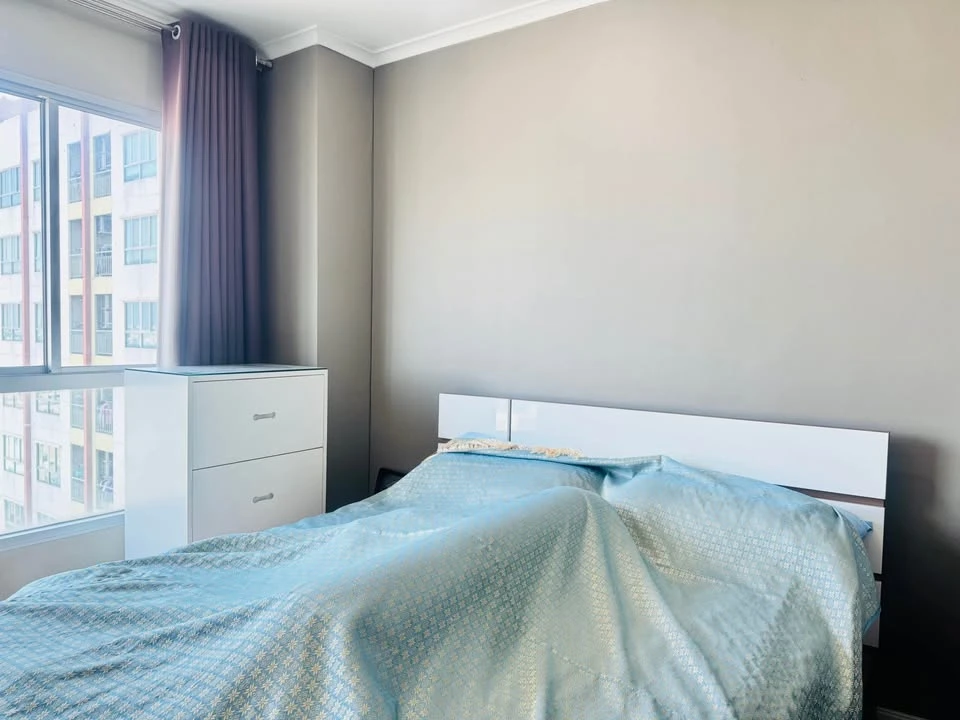 For rent: Lumpini Place Rama 4 - Kluaynamthai, high floor unit, comfortable and fully furnished, city view. Book now!