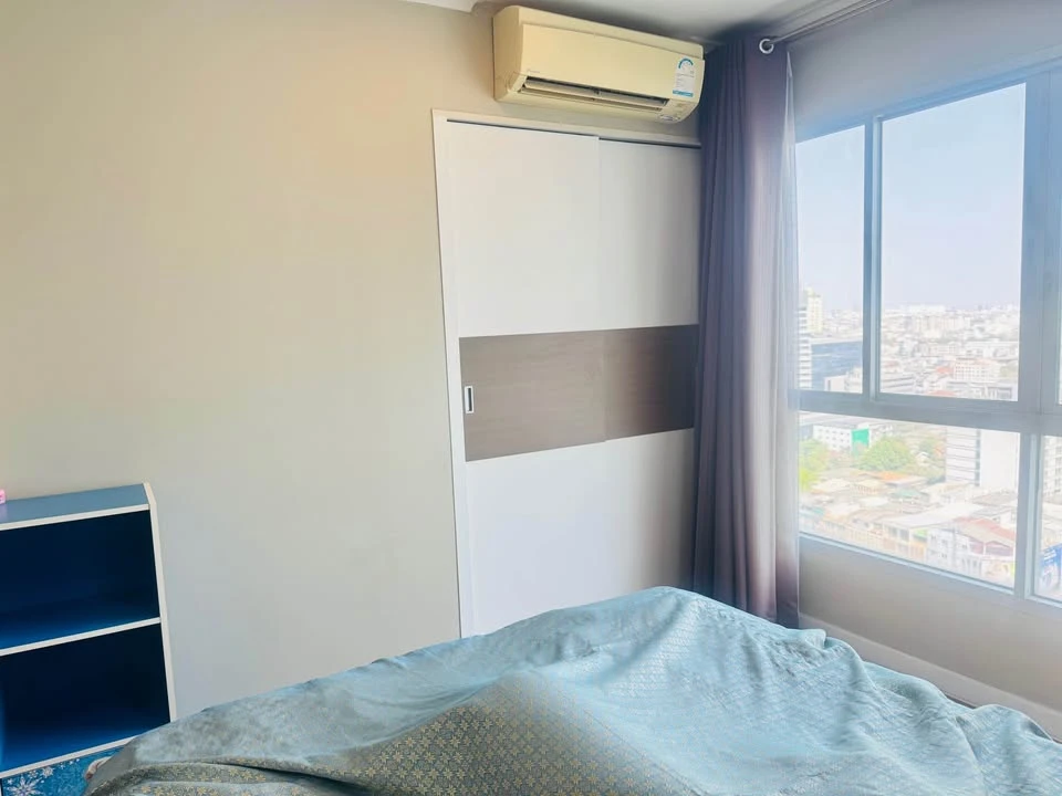 For rent: Lumpini Place Rama 4 - Kluaynamthai, high floor unit, comfortable and fully furnished, city view. Book now!