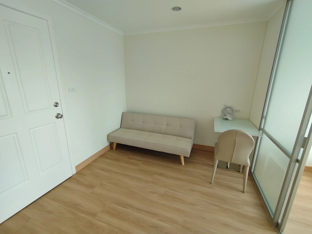 For rent: Lumpini Place Rama 4, Kluai Nam Thai, ready to move in, fully furnished, reserve now before it's too late.