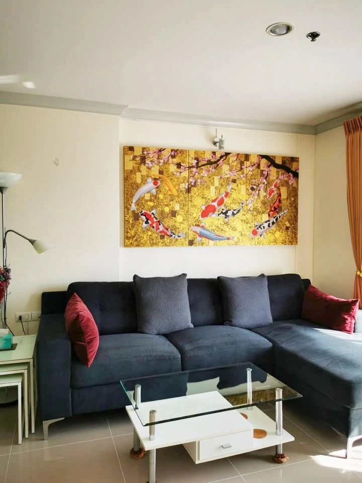 For rent: Lumpini Place Rama 9-Ratchada, 25th floor, very high, view of a large, shady garden and lake. The room is at the corner of the building.