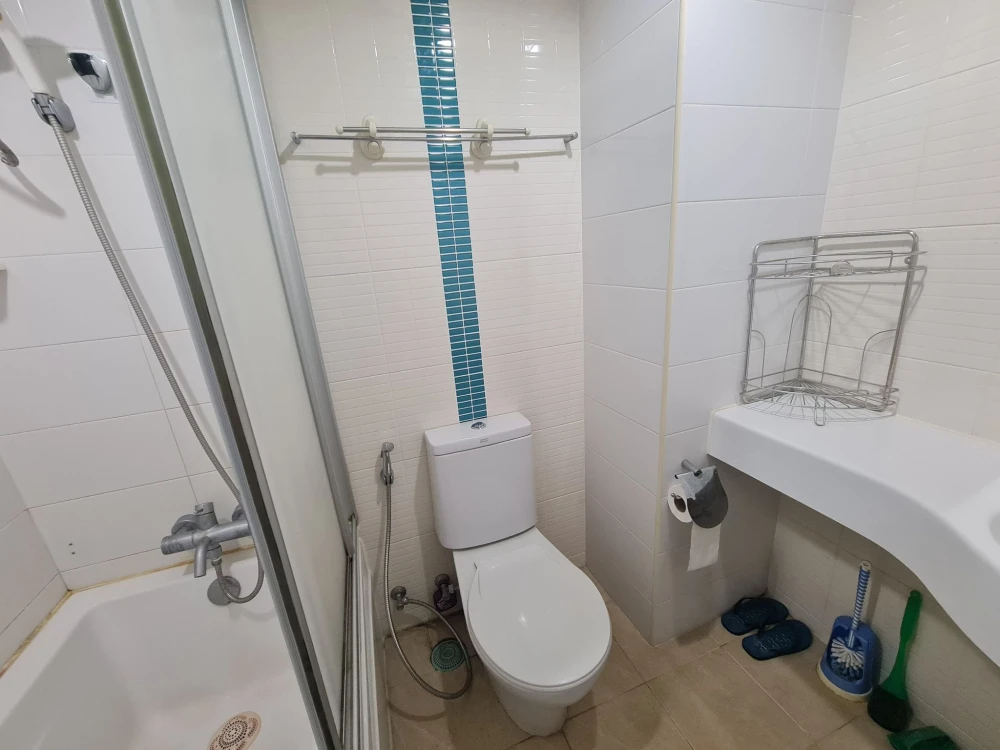For rent: Lumpini Place Rama 9-Ratchada, Building B, 11th floor, decorated with cool wallpaper, fully furnished. If you don't reserve, you'll really m