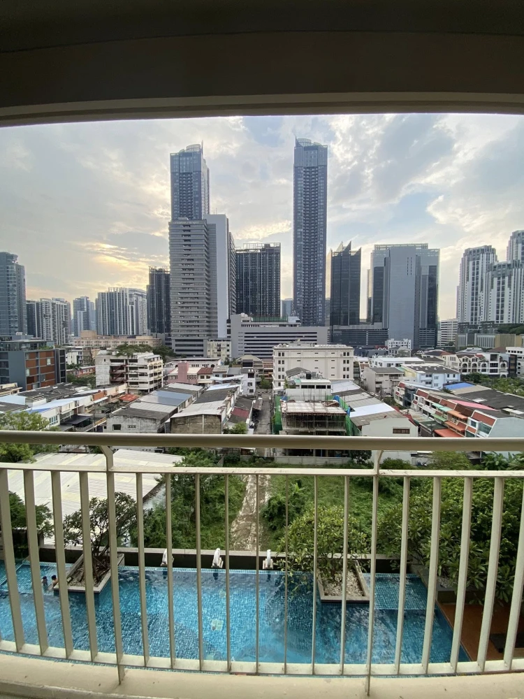For rent: Lumpini Place Rama 9, furnished room, ready to move in, fully equipped with amenities, must arrange.