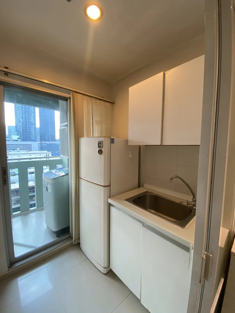 For rent: Lumpini Place Rama 9, furnished room, ready to move in, fully equipped with amenities, must arrange.